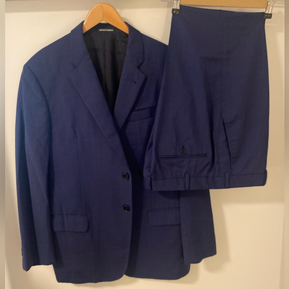 Emporio Armani G line men’s navy suit size 42 R, 34/28 pants. Can be let out 30”
